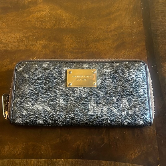 Brown Michael Kors Wallet - Picture 1 of 8